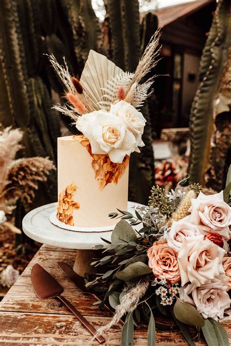 28 Beautifully Boho Wedding Cakes