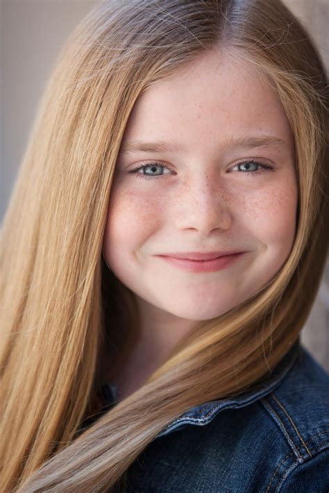 Pin By Merritt Design Photo On Youth Headhsots Headshot Poses Actor