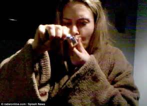 Brooke Mueller Smokes Crack And Spends On Meth In Shocking New Video Footage Daily Mail