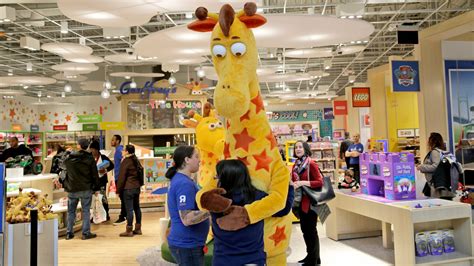 Macys To Bring Toys R Us Back To American Shoppers Retail And Leisure
