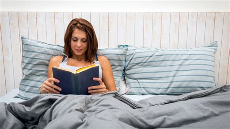 Why Reading Before Bed Could Improve Your Sleep Huffpost Uk Life