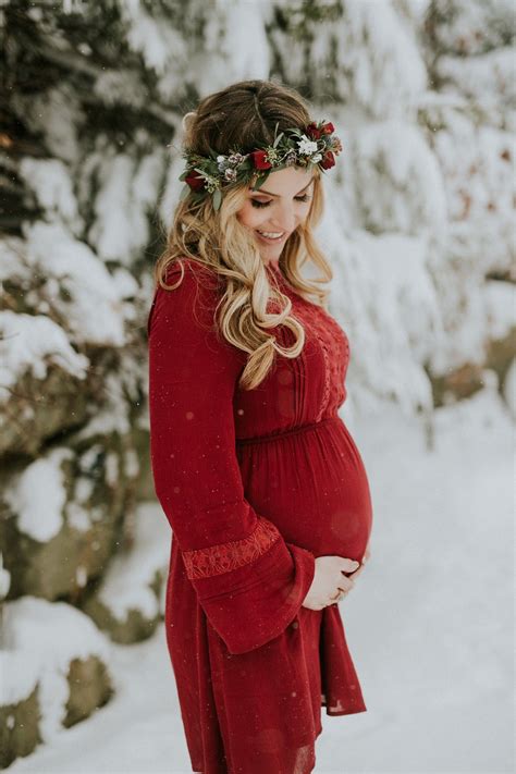 Christmas Winter Snow Maternity Photo Ideas And Inspiration