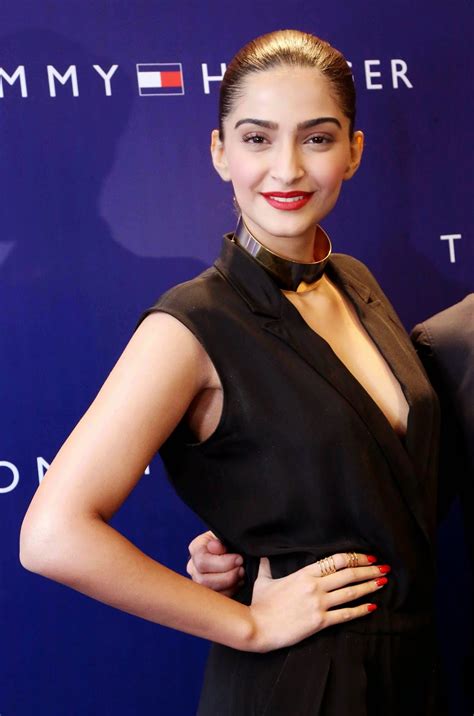 High Quality Bollywood Celebrity Pictures Sonam Kapoor Looks Stunning