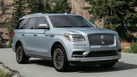 Our team of experts has decades of experience assessing things on wheels. 10 Best Large Luxury SUVs of 2020 (New & Used) | CARFAX