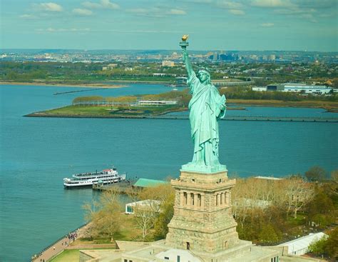 Statue Of Liberty And Ellis Island Guided Tour Xplorer Pass Lupon