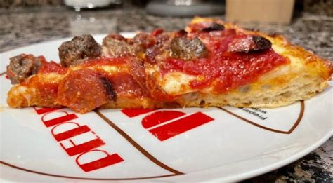 Georges Deep Dish 105 Photos And 68 Reviews 6221 N Clark St Chicago