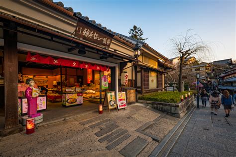 Though gion's many tea houses and entertainment restaurants are closed to foreigners groups pass through to populate the restaurants and bars along the riverfront, but gion still manages to be a mostly quiet district, due in large part to. Higashiyama District in Kyoto - Tips for Visiting - Travel Caffeine