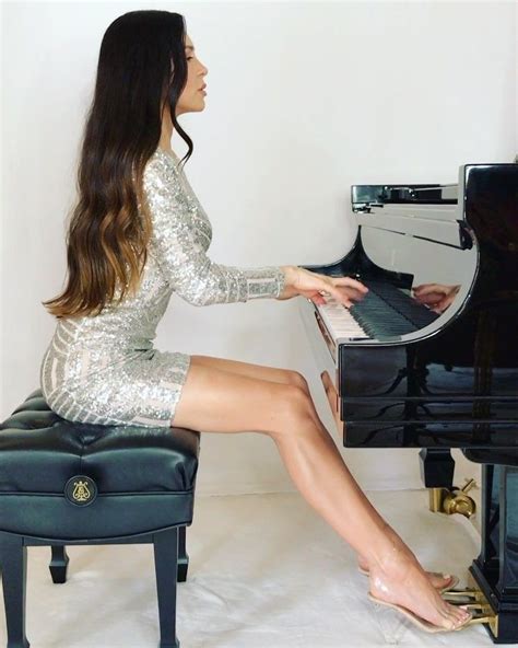 Lola Astanova On Instagram Friend Dont Be So Extra Me Sits At