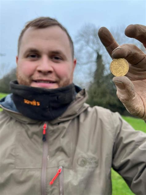 Amateur Treasure Hunter Finds 200 Year Old Gold Coin Worth Up To £2 000