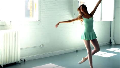 Ver Los Hermosos Pasos De Esta Bailarina De Ballet En Cámara Es Algo