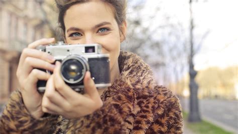Τα μυστικά των Influencers για τις τέλειες Selfies μόλις αποκαλύφθηκαν