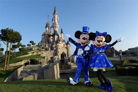 90 Ans De Mickey Mouse 11 Heures Dattente à Disneyland Tokyo