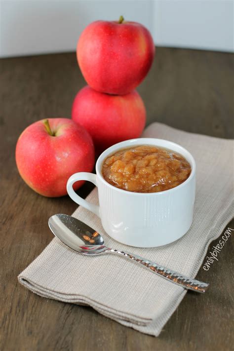 This low calorie cake recipe is a must have dessert recipe for any weight watcher. Slow Cooker Applesauce - Emily Bites