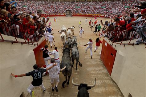 España deja las corridas de toros al margen del presupuesto AP News