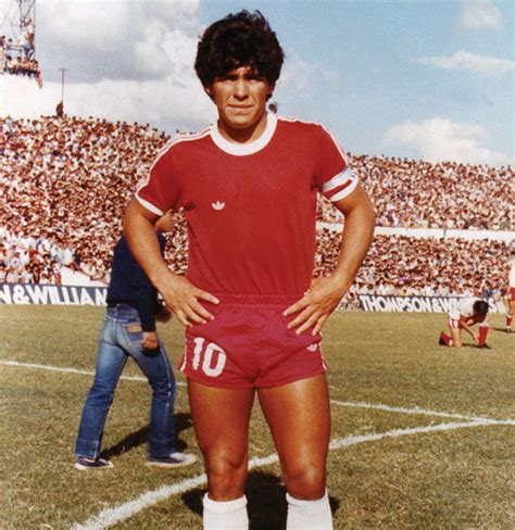 The club they call el semillero del mundo (the seedbed of the world) created a giant balloon shaped just like the young maradona. Argentinos juniors | MARCA.com