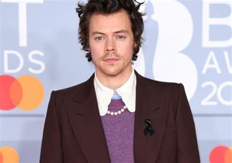 Hebrew News Opens The Cards Harry Styles Reveals An Intimate Detail