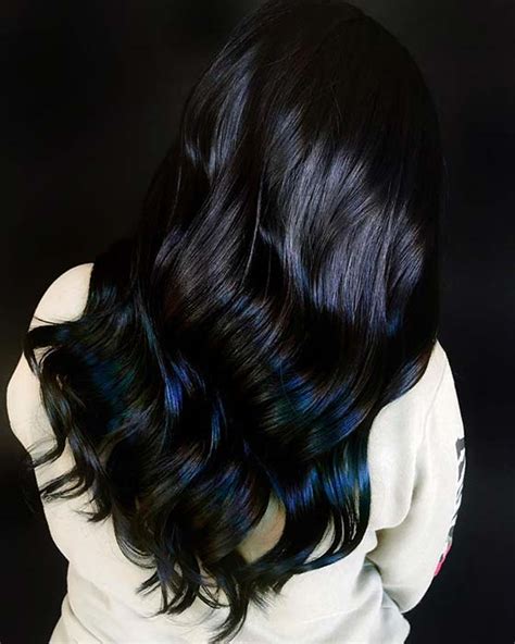 belas idéias de cabelo preto com mechas azuis para copiar
