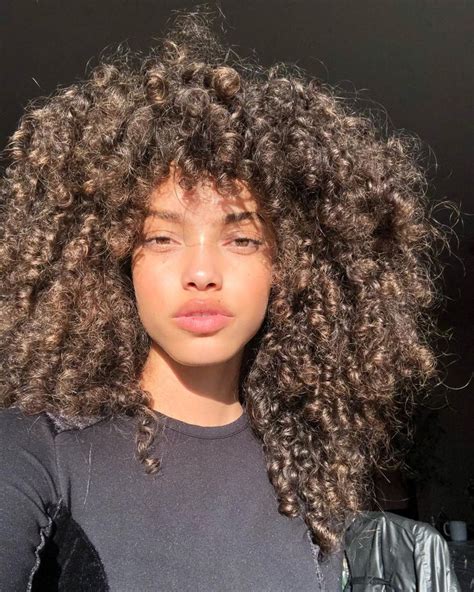 𝔸𝕝𝕚𝕒𝕟𝕒 𝕂𝕚𝕟𝕘 on Instagram Know your worth then add tax Pretty hairstyles Curly hair