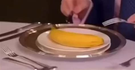Etiquette Expert Demonstrates How The Queen Would Eat A Banana 9gag
