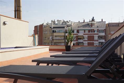 Piso planta baja, reformado de 40m2+50m2 terraza soleada, sin amueblar, suelos gres, aire acondicionado con bomba de calor en comedor+hab. Piso DELUXE con terraza y piscina en alquiler centro ...