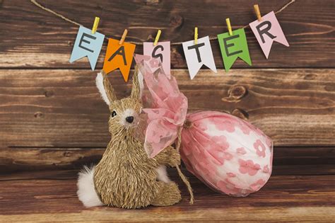 Photos Easter Rabbit English Peg Eggs Holidays Wood Planks