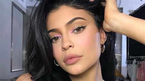 How To Get Kylie Jenner S Pout Without Lip Fillers