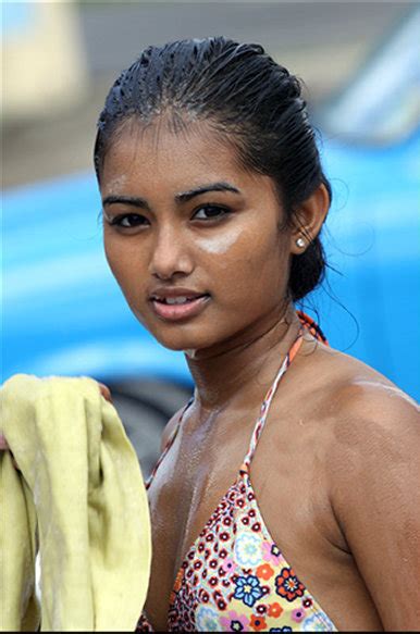 Model Lanka Colombo Car Wash Girls