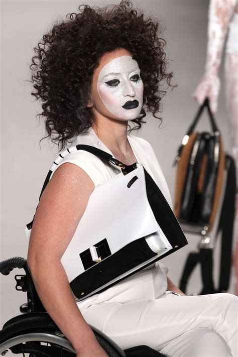 First Ever Models With Disabilities Grace The Catwalk In New York Fashion Week Pulptastic
