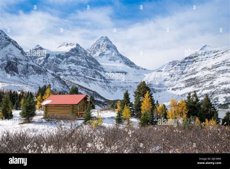 Mount Assiniboine Lodge Stockfotos Und Bilder Kaufen Alamy
