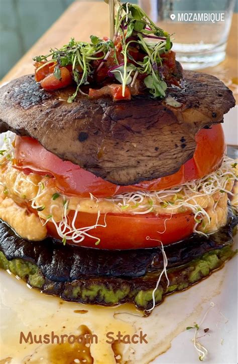 Portobello Stack 🍄grilled Mushroom 🍅tomato 🌱alfalfa Sprouts 💚hummus 🥑