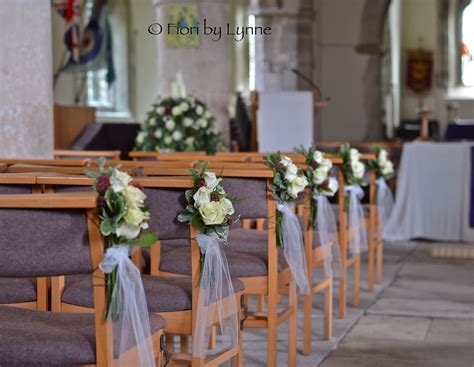 vintage-church-wedding-pew-ends-church-wedding-flowers,-church-pew-flowers,-church-flowers