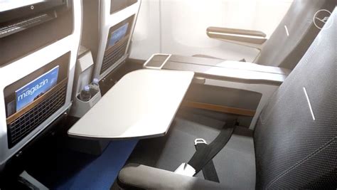 Lufthansa Reveals New Premium Economy Seat Executive Traveller