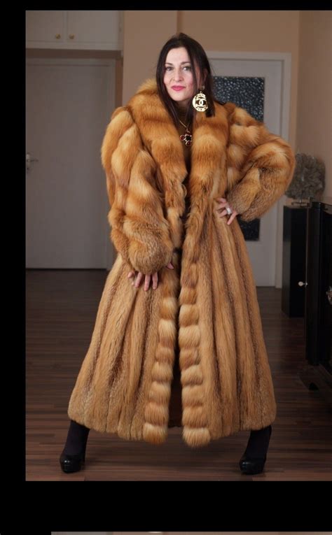 Pin By G Law On Furs 1 Fur Street Style Fur Coats Women Long Fur Coat