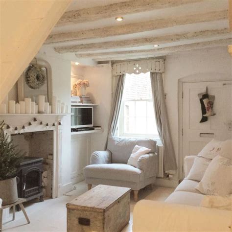 Beautiful Totally White Vintage Christmas Decoration Ideas 12 Cottage