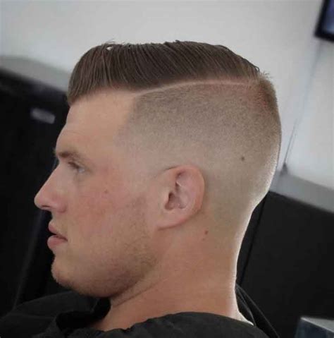 Simak 11 model rambut pendek yang bisa. 39+ Potongan Rambut Pria Sesuai Bentuk Wajah (TERBARU)