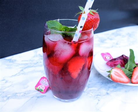 Hibiscus Iced Tea With Strawberries Itsprettynice