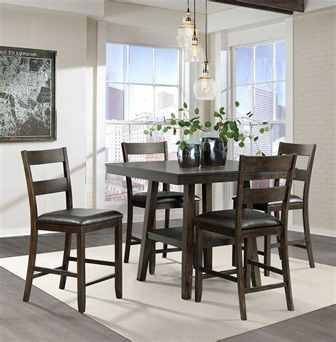 Whether you want a small table to serve a cozy breakfast or you want a larger table for holiday meals or for entertaining family and friends on a. Make the most of your small living space with this five ...