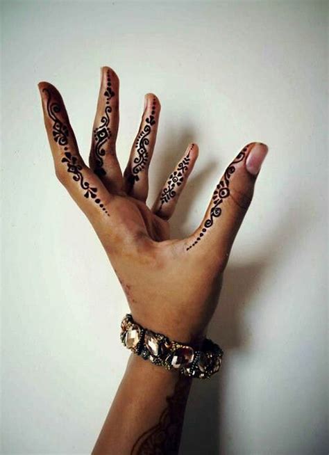 45 Latest Side Finger Tattoos Henna Finger Tattoo Henna Tattoo