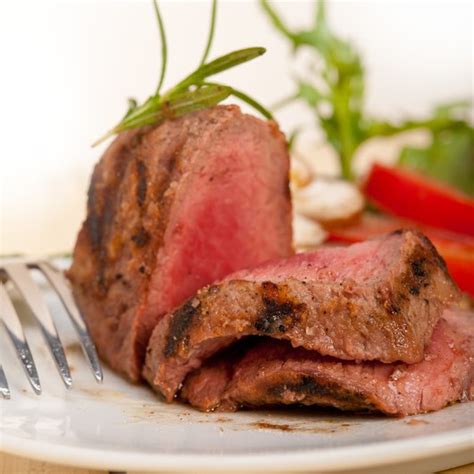 Heat some olive oil in a heavy skillet. Pioneer Woman Beef Tenderloin Recipes : Our beef tenderloin goes great in this recipe for beef ...