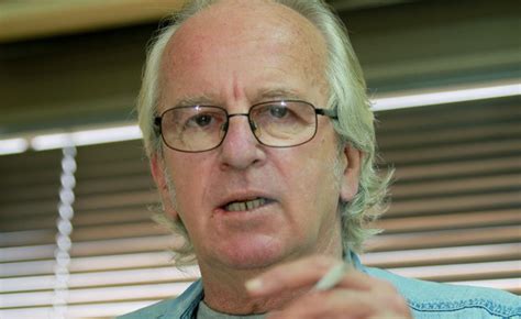 המארחת סיפרה בטלפון על ה''ניו יזראלי בויפרנד'' שלה צילום: נתן זהבי? למדינה קטנה דרוש פה גדול