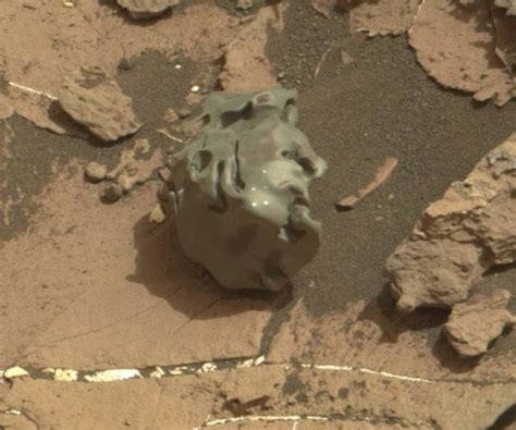 Mars Curiosity Rover Finds Egg Shaped Meteorite On Red Planet