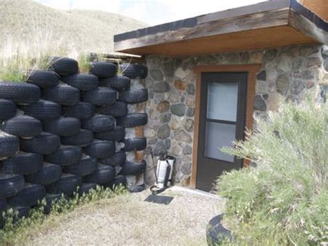 Inilah contoh desain rumah minimalis dengan batu alam batu alam via batualam.co.id. Memilih Material yang Tepat untuk Membangun Tembok Luar ...