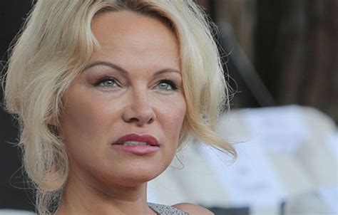 Pamela Anderson Unrecognizable Face Transformation