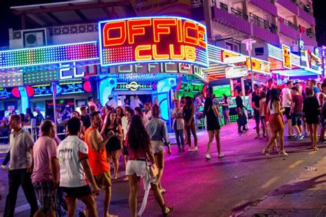 Magaluf S Party Strip Shut Down After Boozy Tourists Flout Social Distancing Rules Daily Record