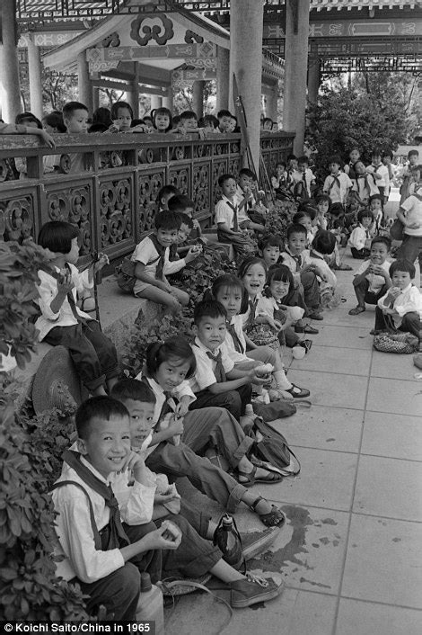 Fascinating Pictures Give Rare Glimpse Of Maos China In 1965 Daily Mail Online