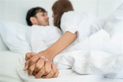 Posisi Seks Yang Dijamin Tahan Lama Di Ranjang Pneumonia
