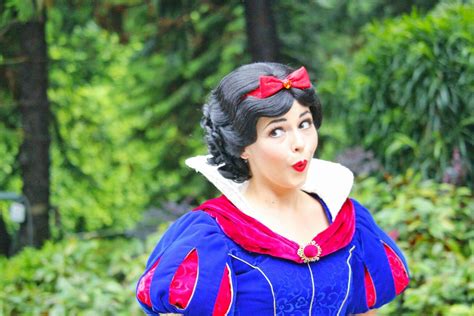 Snow White Hkdl Disney Cosplay Disney Face Characters Walt Disney Pictures