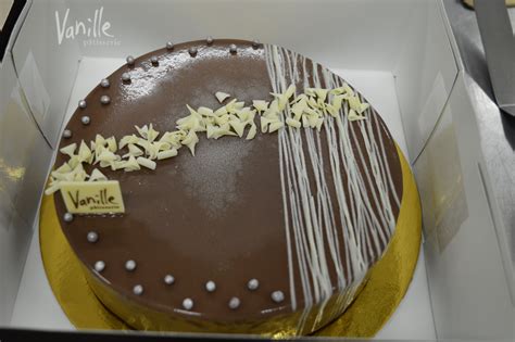 Gently fold in melted chocolate, sugar, and vanilla, being careful not to overmix. Sophia 8" flour less chocolate cake, hazelnut crisp ...