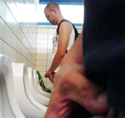 Bathroom Spycam Bate Tumblr