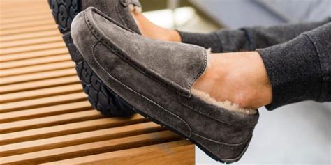 Insulation, comfort, material and design are all at the top of the list of important factors when choosing the perfect pair. The best men's slippers of 2019: Ugg, Sorel, Minnetonka ...